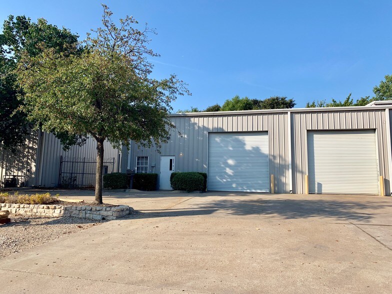 6901 Maple Ave, Dallas, TX à louer - Photo de l’immeuble – Image 2 sur 15