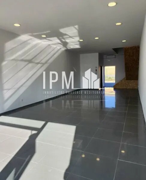 Local commercial dans Peyrolles-en-Provence à louer Photo intérieure– Image 1 sur 8