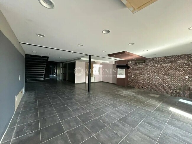 Plus de détails pour Local commercial à louer