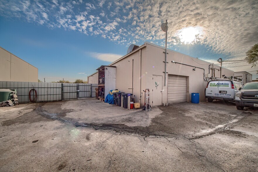 338 Breesport St, San Antonio, TX à louer - Photo de l’immeuble – Image 3 sur 15