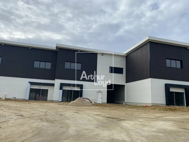 Plus de détails pour Local d’activités à vendre