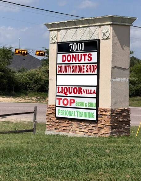 7001 Confederate Park Rd, Fort Worth, TX à vendre - Photo de l’immeuble – Image 3 sur 3