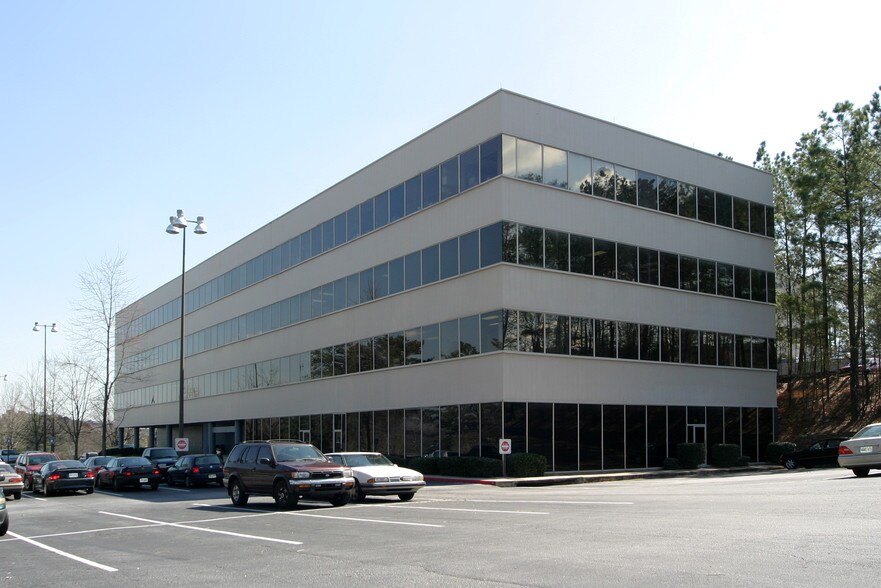 2300 Henderson Mill Rd NE, Atlanta, GA à vendre - Photo de l’immeuble – Image 2 sur 9