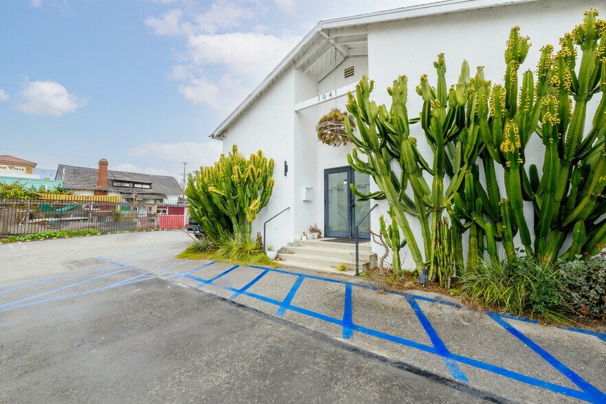 1041 Abbot Kinney Blvd, Venice, CA à louer - Photo de l’immeuble – Image 2 sur 14