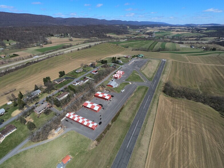 600 Airport Dr, Mifflintown, PA à vendre - Photo de l’immeuble – Image 3 sur 25