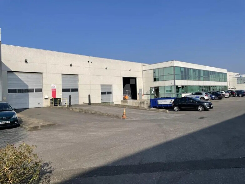 Local d’activités dans Chilly-Mazarin à louer - Photo de l’immeuble – Image 3 sur 14
