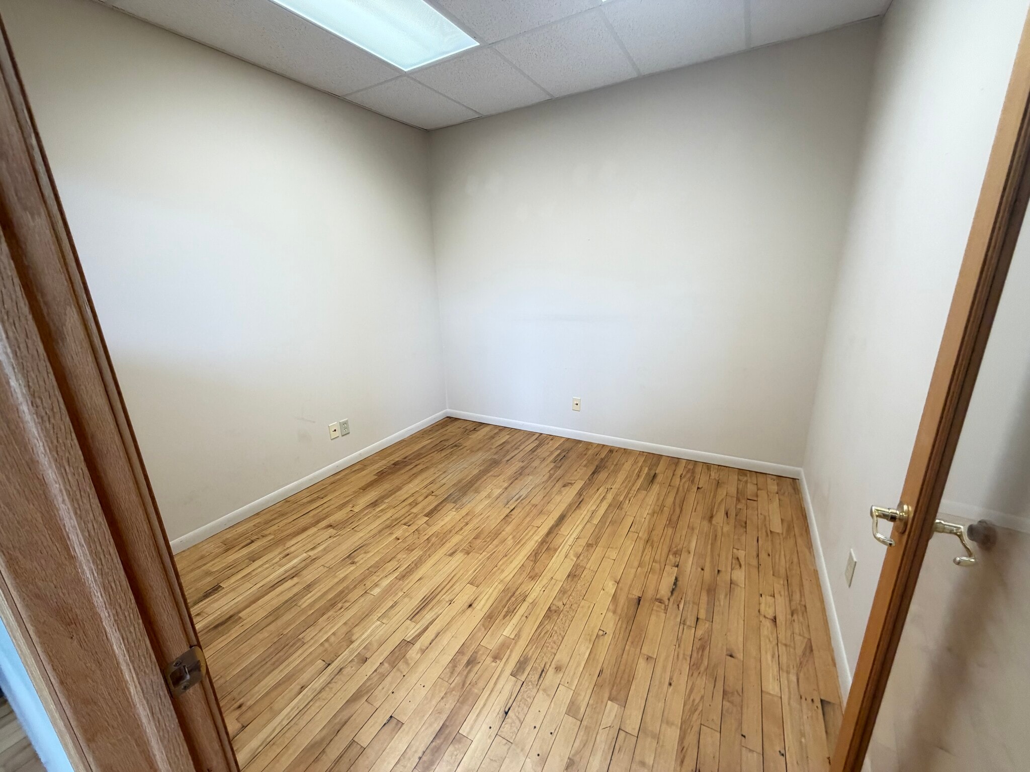1020 Cedar Ave, St Charles, IL à louer Photo intérieure– Image 1 sur 22