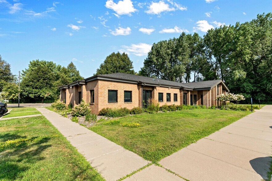 2056 Woodlane Dr, Woodbury, MN à vendre - Photo de l’immeuble – Image 3 sur 40