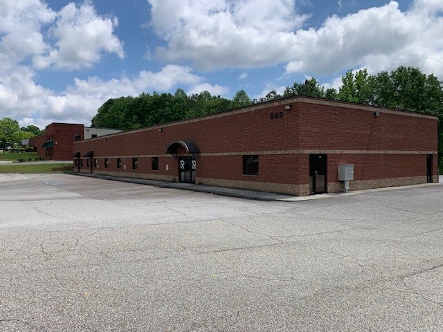 383 Swanson Dr, Lawrenceville, GA à louer - Photo de l’immeuble – Image 1 sur 4
