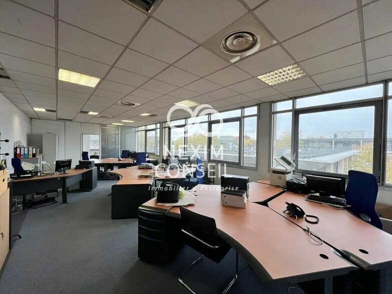 Bureau dans Gennevilliers à vendre - Photo de l’immeuble – Image 1 sur 5