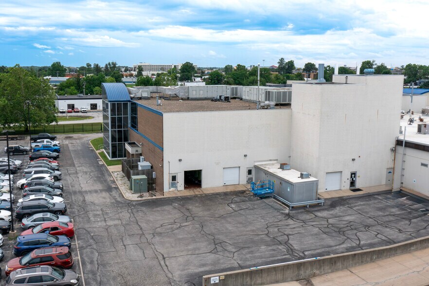 5600 W Raymond St, Indianapolis, IN à louer - Photo de l’immeuble – Image 3 sur 10
