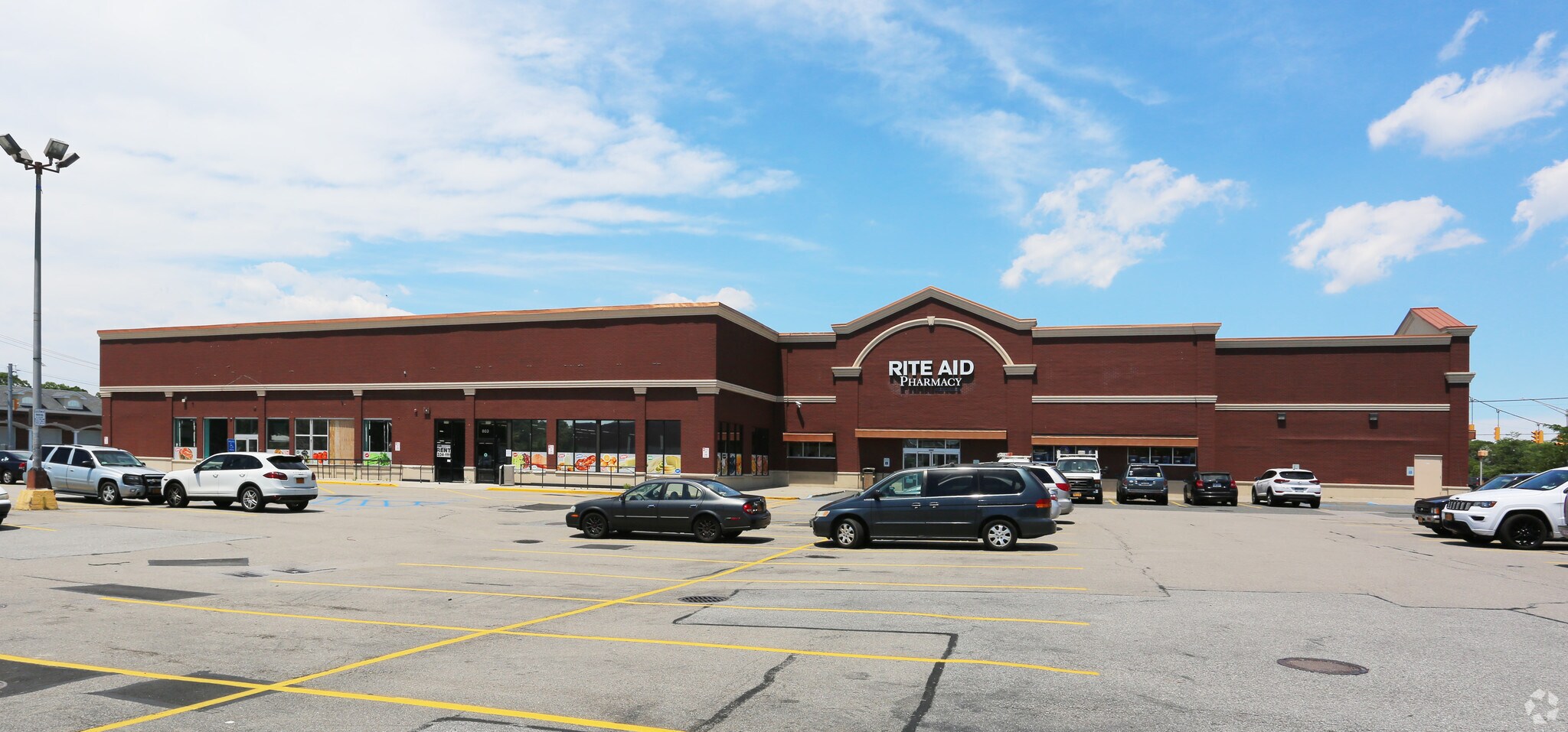 803 Montauk Hwy, Shirley, NY à louer Photo principale– Image 1 sur 16