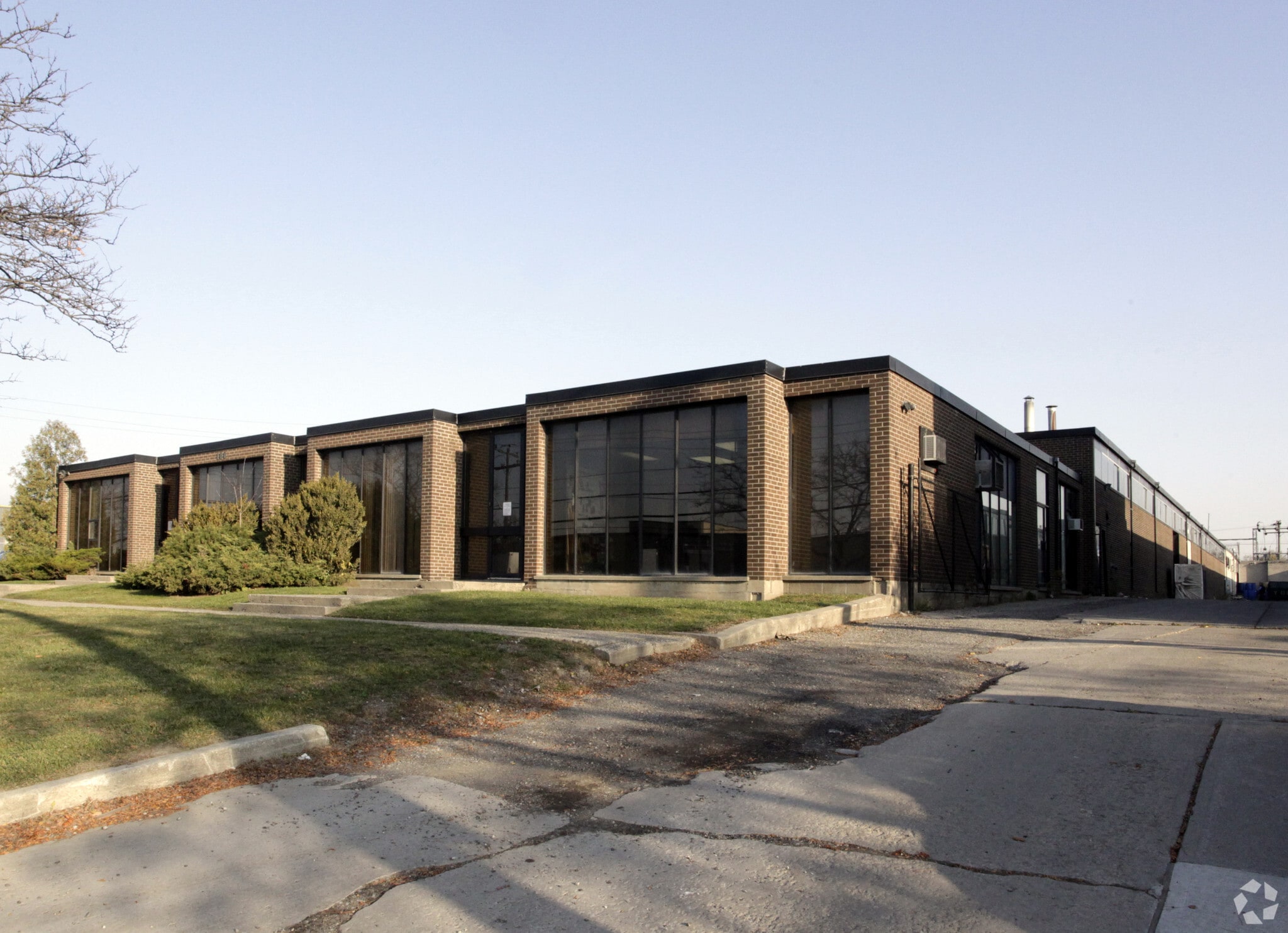 100 Toryork Dr, Toronto, ON à louer Photo principale– Image 1 sur 4