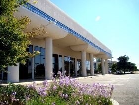 1333 E Kettleman Ln, Lodi, CA à louer - Photo de l’immeuble – Image 3 sur 14