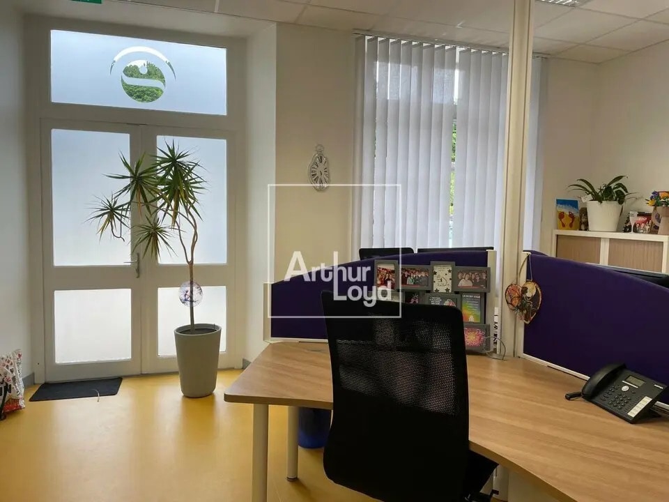 Bureau dans Vaux-le-Pénil à vendre Photo intérieure– Image 1 sur 7