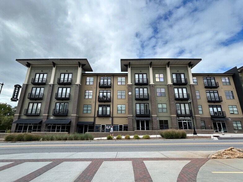 5300 Peachtree Rd, Chamblee, GA à louer - Photo de l’immeuble – Image 2 sur 12