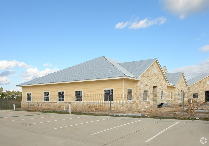 33300 Egypt Ln, Magnolia, TX à louer - Photo de l’immeuble – Image 2 sur 3