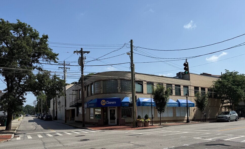2016 Madison Rd, Cincinnati, OH à louer - Photo de l’immeuble – Image 2 sur 11