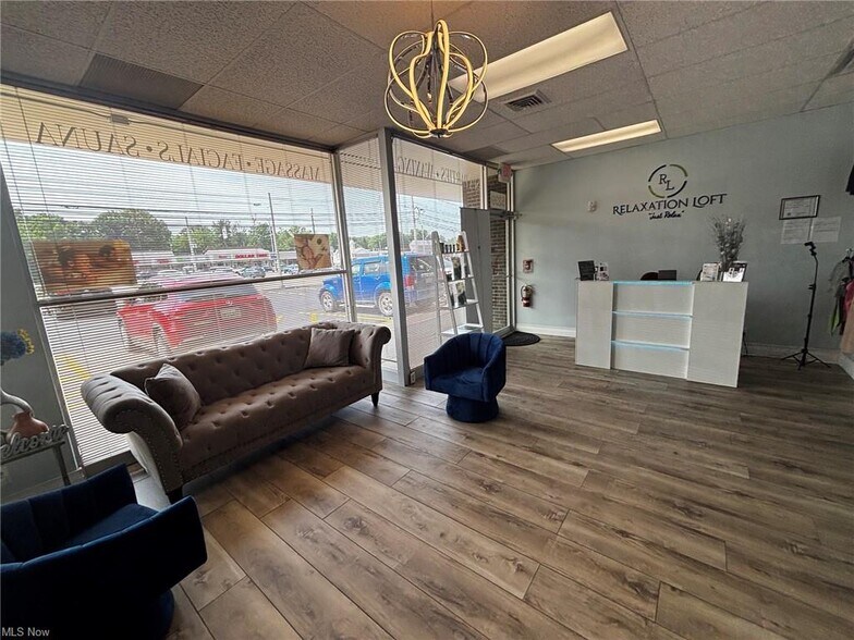 5329 Wilson Mills rd, Richmond Heights, OH à louer - Photo de l’immeuble – Image 3 sur 4