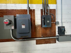 2480 Cawthra Rd, Mississauga, ON à louer Photo intérieure– Image 2 sur 6