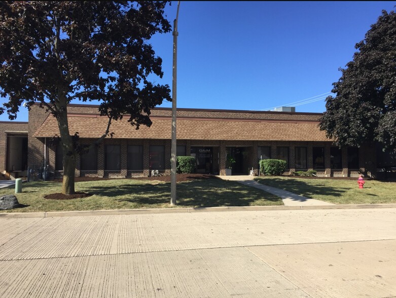 789-791 Golf Ln, Bensenville, IL à vendre - Photo de l’immeuble – Image 1 sur 2