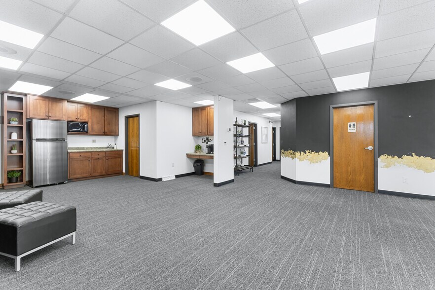 277 N 9th St, De Pere, WI à louer - Photo de l’immeuble – Image 3 sur 17