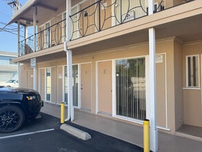 2225-2227 W Olive Ave, Burbank, CA à louer Autre– Image 2 sur 4