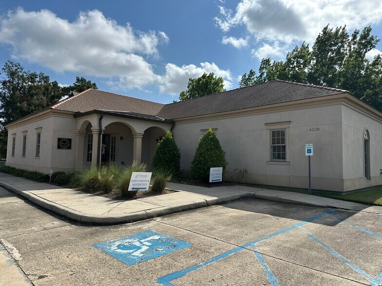 4228 Bluebonnet Blvd, Baton Rouge, LA à louer - Photo de l’immeuble – Image 1 sur 14