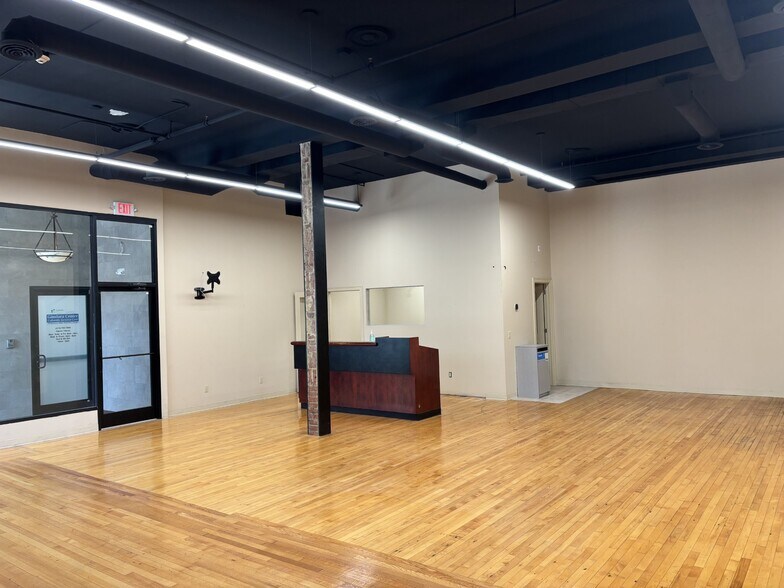 1095 Main St, Springfield, MA à louer - Photo de l’immeuble – Image 2 sur 8