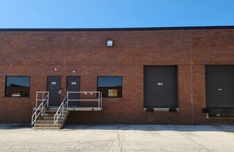 8335-8363 N Steven Rd, Milwaukee, WI à louer Photo de l’immeuble– Image 1 sur 4