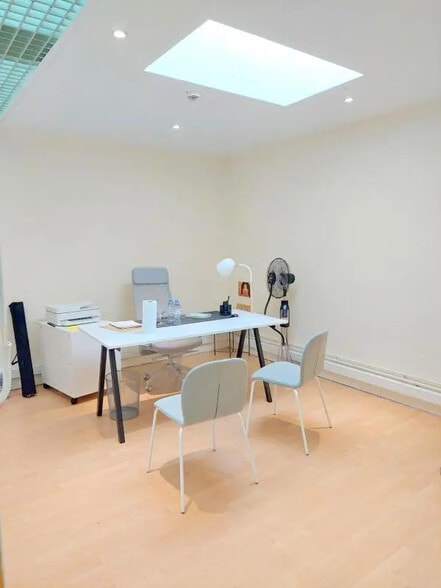 Bureau dans Houilles à louer - Photo intérieure – Image 2 sur 5