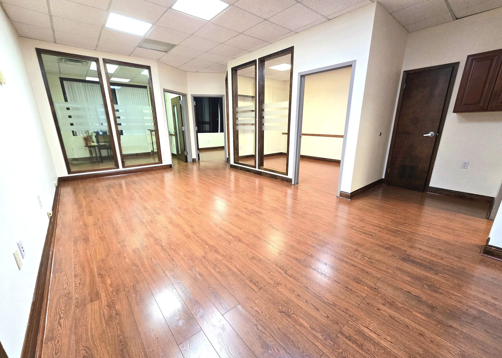 35-01 30th Ave, Astoria, NY à louer Photo principale– Image 1 sur 3