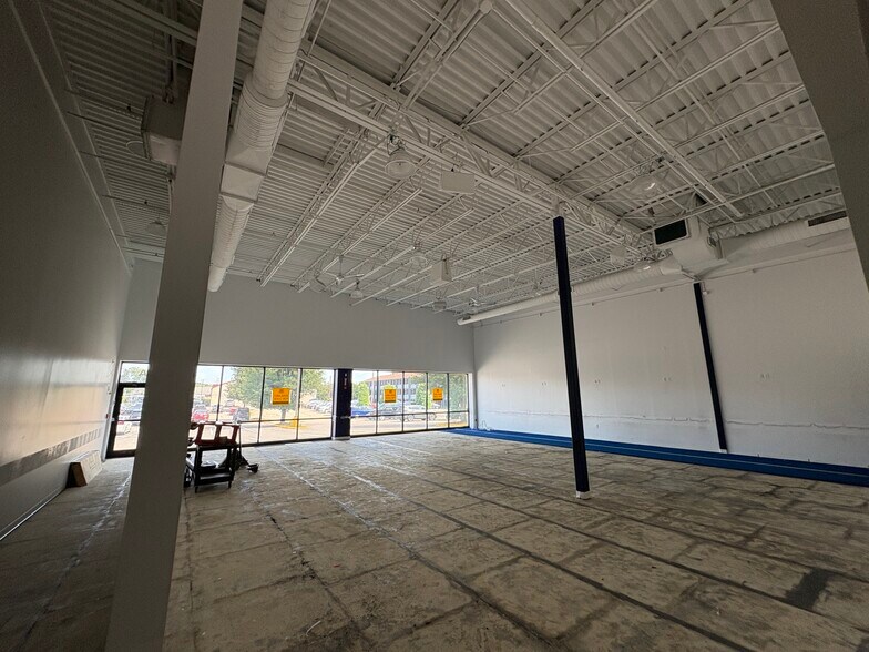 1458 Riverdale St, West Springfield, MA à louer - Photo de l’immeuble – Image 3 sur 18