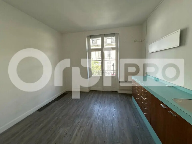 Bureau dans Montluçon à louer - Photo intérieure – Image 1 sur 12