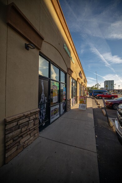 58 N Country Club Dr, Mesa, AZ à louer - Photo de l’immeuble – Image 3 sur 13