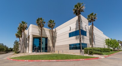 2950 E Philadelphia St, Ontario, CA à louer Photo intérieure– Image 2 sur 10