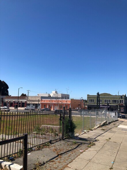 7300 MacArthur Blvd, Oakland, CA à vendre - Photo de l’immeuble – Image 3 sur 12
