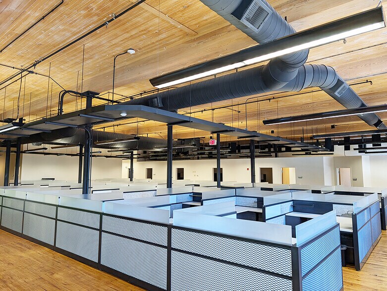 670 N Commercial St, Manchester, NH à louer - Photo intérieure – Image 2 sur 6