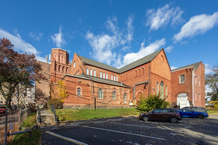 36 Emory St, Jersey City, NJ à vendre - Photo de l’immeuble – Image 2 sur 9