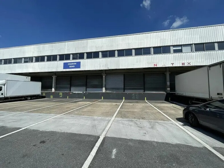 Industriel/Logistique dans Aulnay-sous-Bois à louer - Photo de l’immeuble – Image 1 sur 2