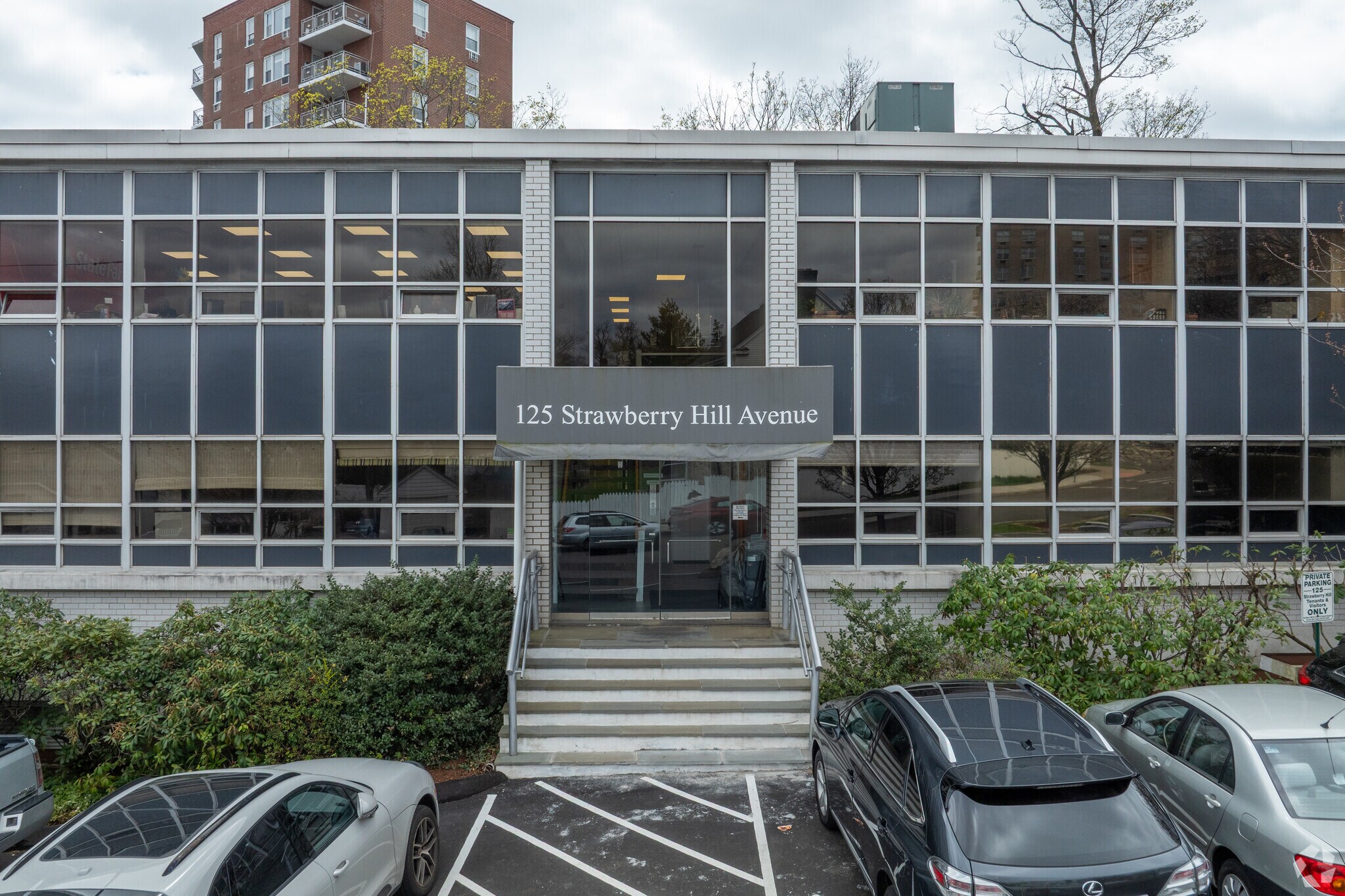 125 Strawberry Hill Ave, Stamford, CT à vendre Photo de l’immeuble– Image 1 sur 16