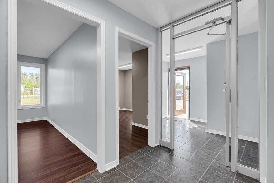 6954 McKeown Dr, Greely, ON à vendre - Photo de l’immeuble – Image 3 sur 9