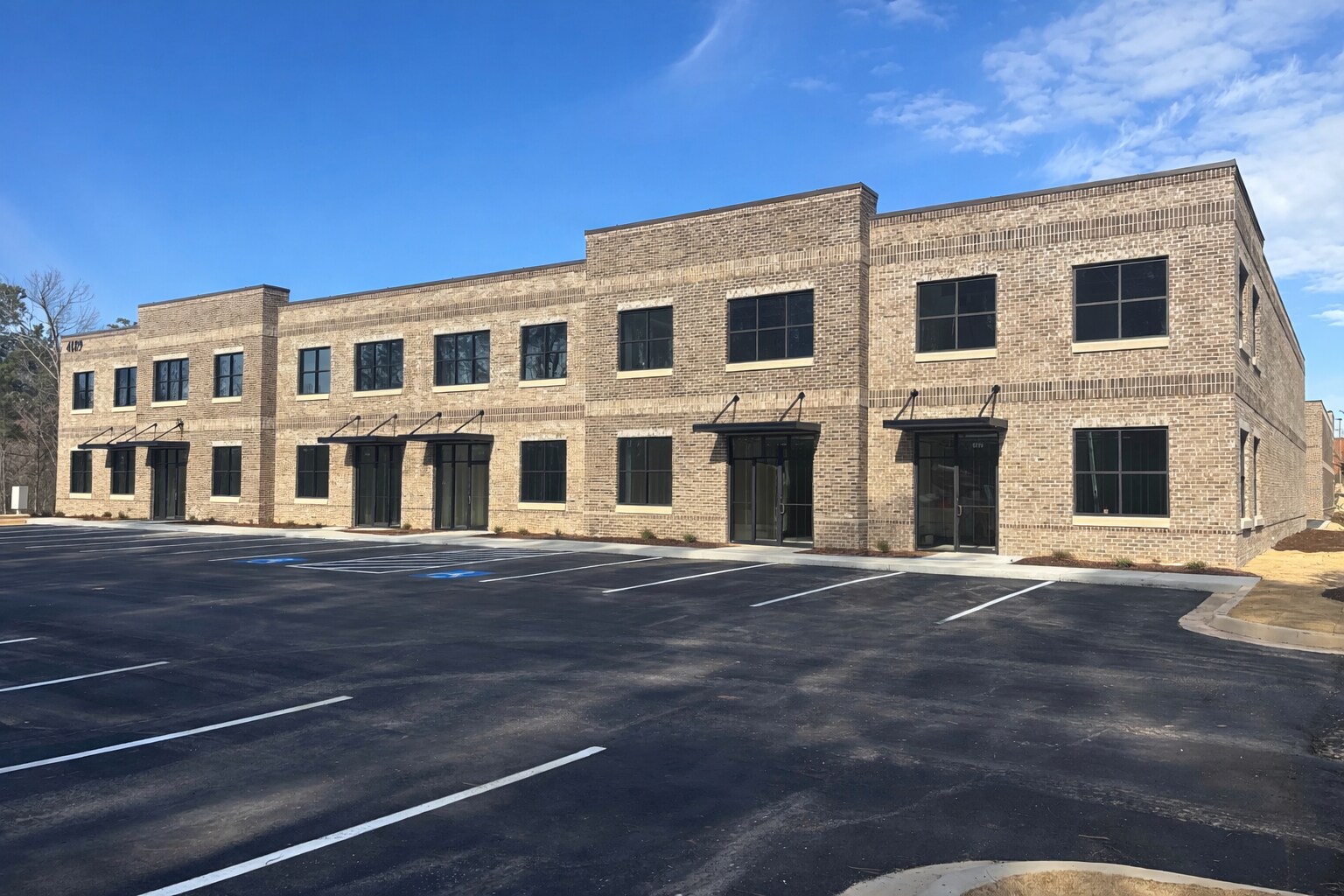 4189 Tanners Creek Dr, Flowery Branch, GA à louer Photo principale– Image 1 sur 6