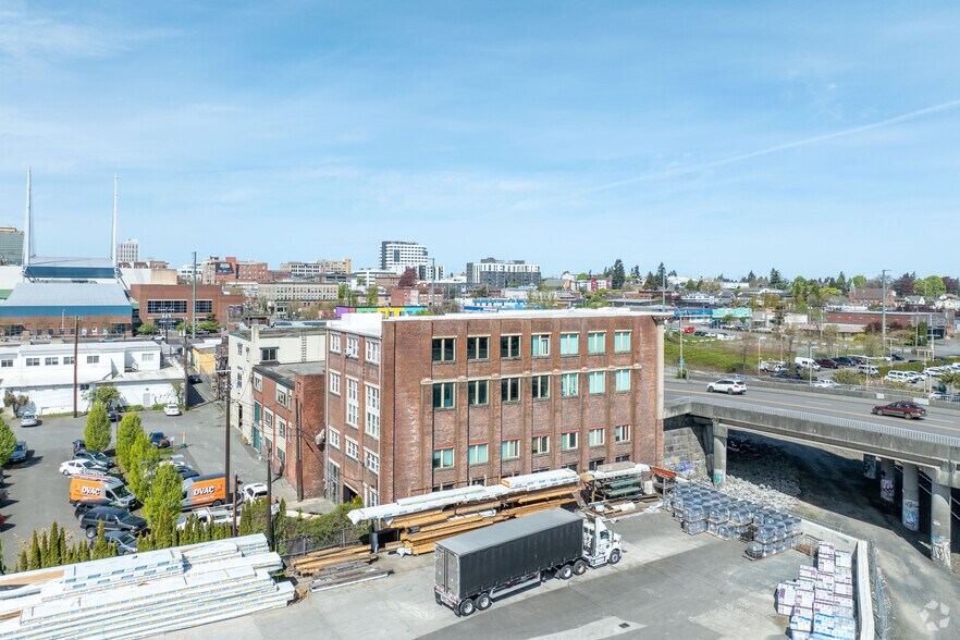 2210 Hewitt Ave, Everett, WA à louer - Photo de l’immeuble – Image 3 sur 5