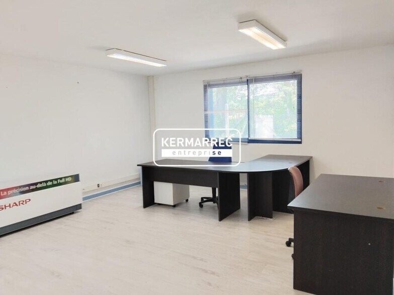 Local d'activités dans La Mézière à vendre - Photo intérieure – Image 3 sur 8