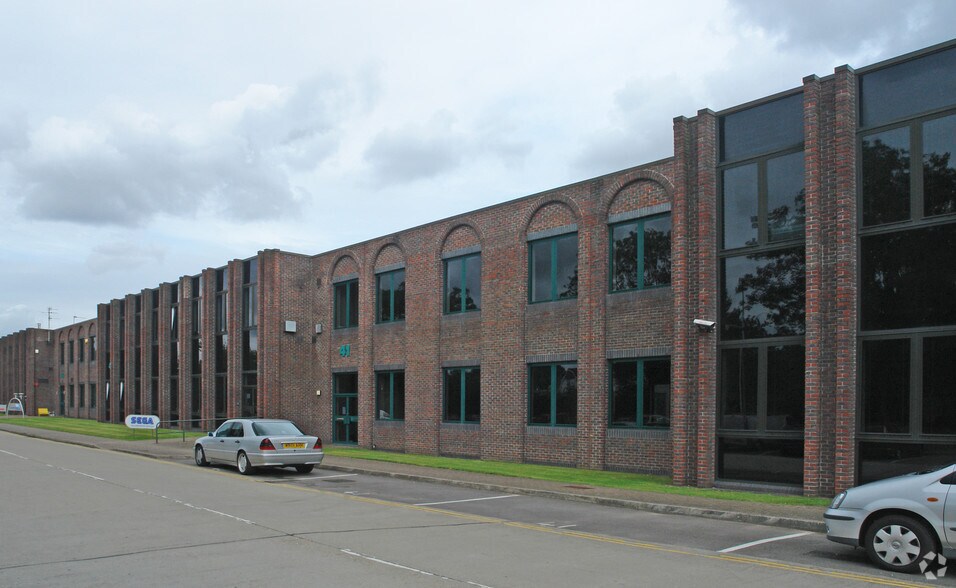 Leatherhead Rd, Chessington à louer - Photo de l’immeuble – Image 2 sur 41