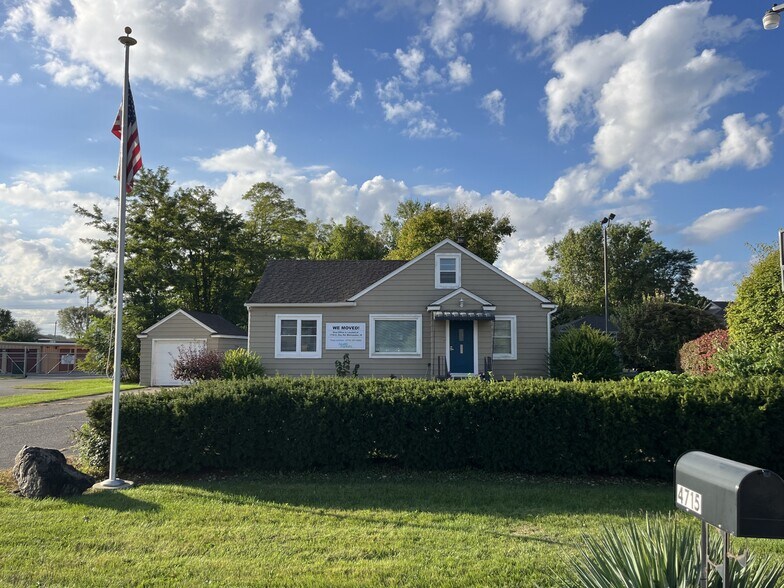 4715 Lincolnway East, Mishawaka, IN à vendre - Photo de l’immeuble – Image 1 sur 28