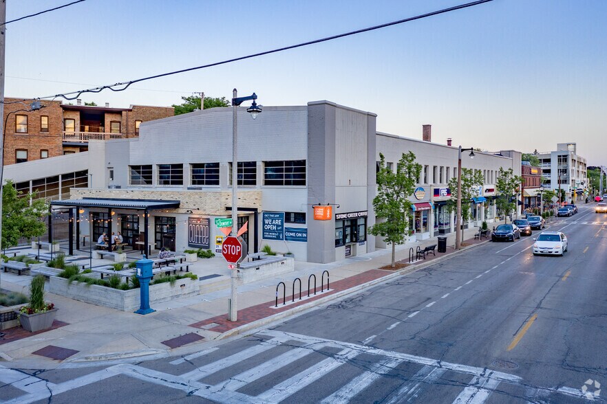 Retail condos and parking spaces portefeuille de 2 biens à vendre sur LoopNet.fr - Photo principale – Image 1 sur 2