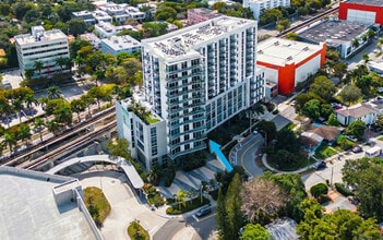 2900 SW 28th Ln, Miami, FL à louer Photo intérieure– Image 1 sur 18