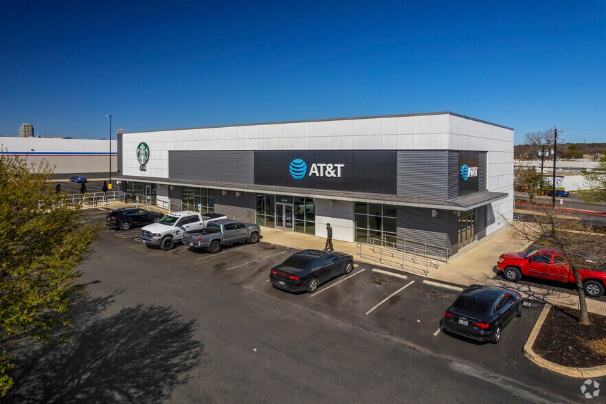2639 NW Loop 410, San Antonio, TX à louer - Photo de l’immeuble – Image 2 sur 3